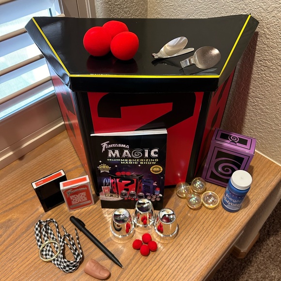 Fantasma Magic Deluxe Mesmerizing Magic Show Set - Picture 5 of 13